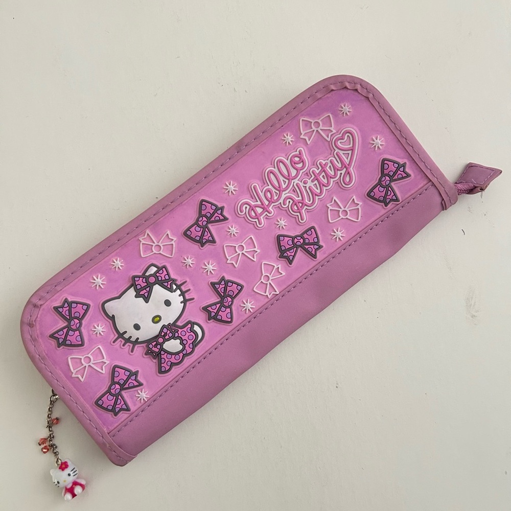 Vintage Hello Kitty Pink Pouch Zippered Sanrio 2005 Nylon 8.5 x 4 In *Markings